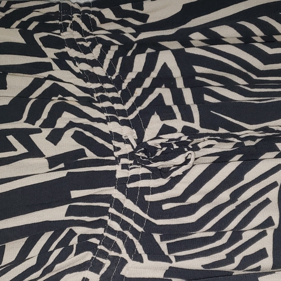 LOFT Women's Black and White Geometric Patterned Sheath Dress Small - Picture 4 of 8